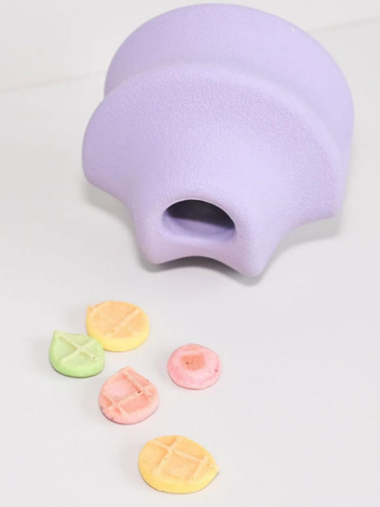 Twist, Toss, Dopamine: The Fetch Toy That Bounces Wild and Holds Treats